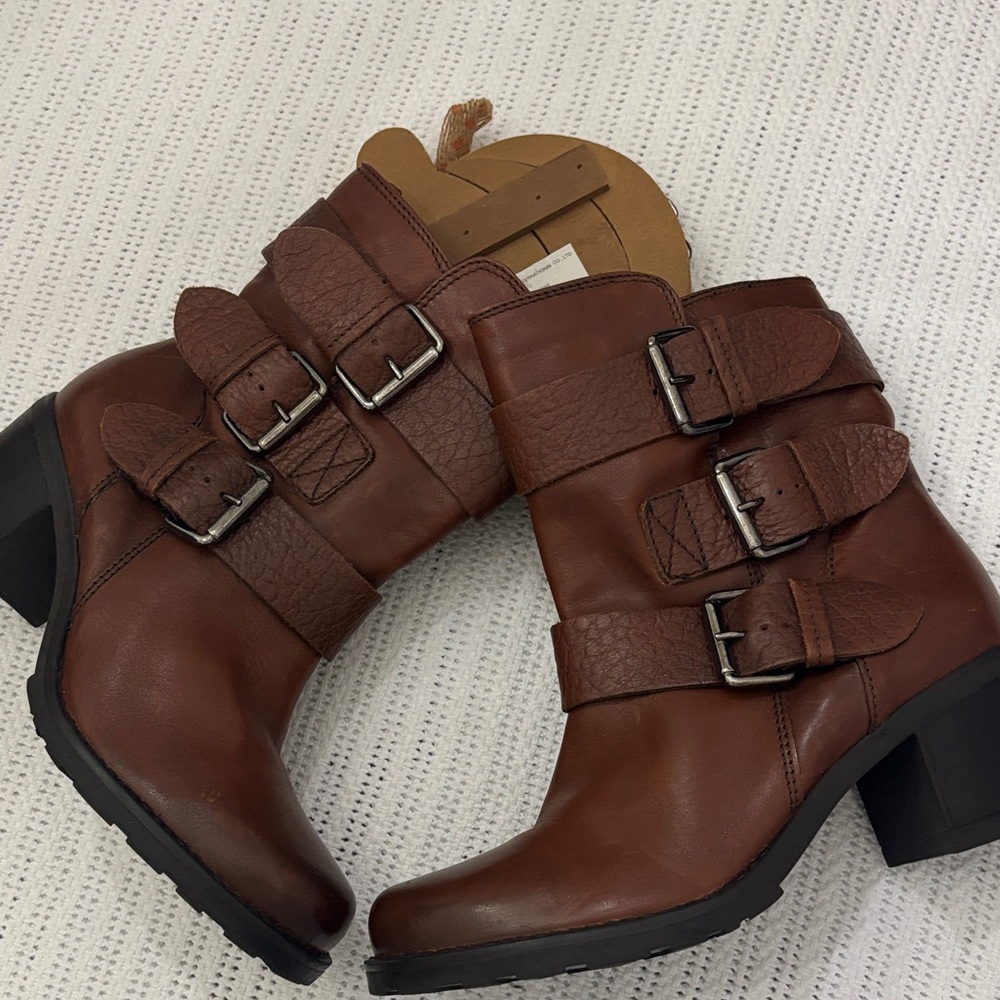Women's Brown Leather Boots - Picture 8 of 9